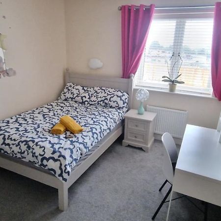 Miller'S Guest Room With Shared Bathroom Swords Bagian luar foto